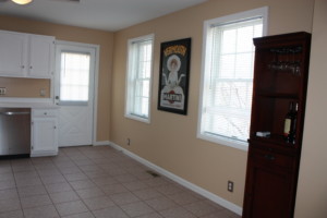 1200 Riverside Ave Kitchen Table Space