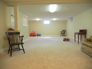 504 Groom Family Room 2