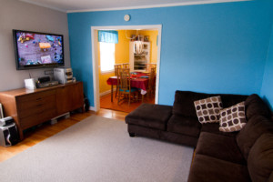 8528 Oak Living Room